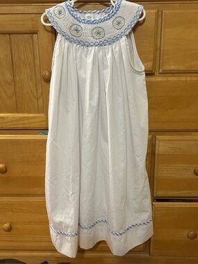 Royal Child Girl's White Sleeveless Bishop Dress w/Sand Dollar Smocking Size 6